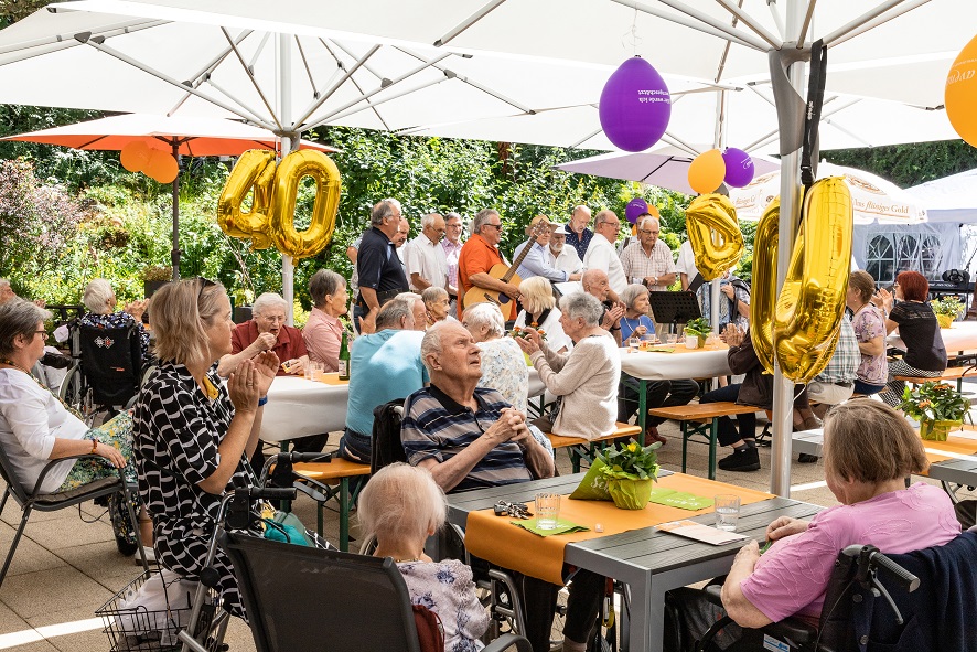 Pflegeheim am Mühlbach – Feiern im Schatten